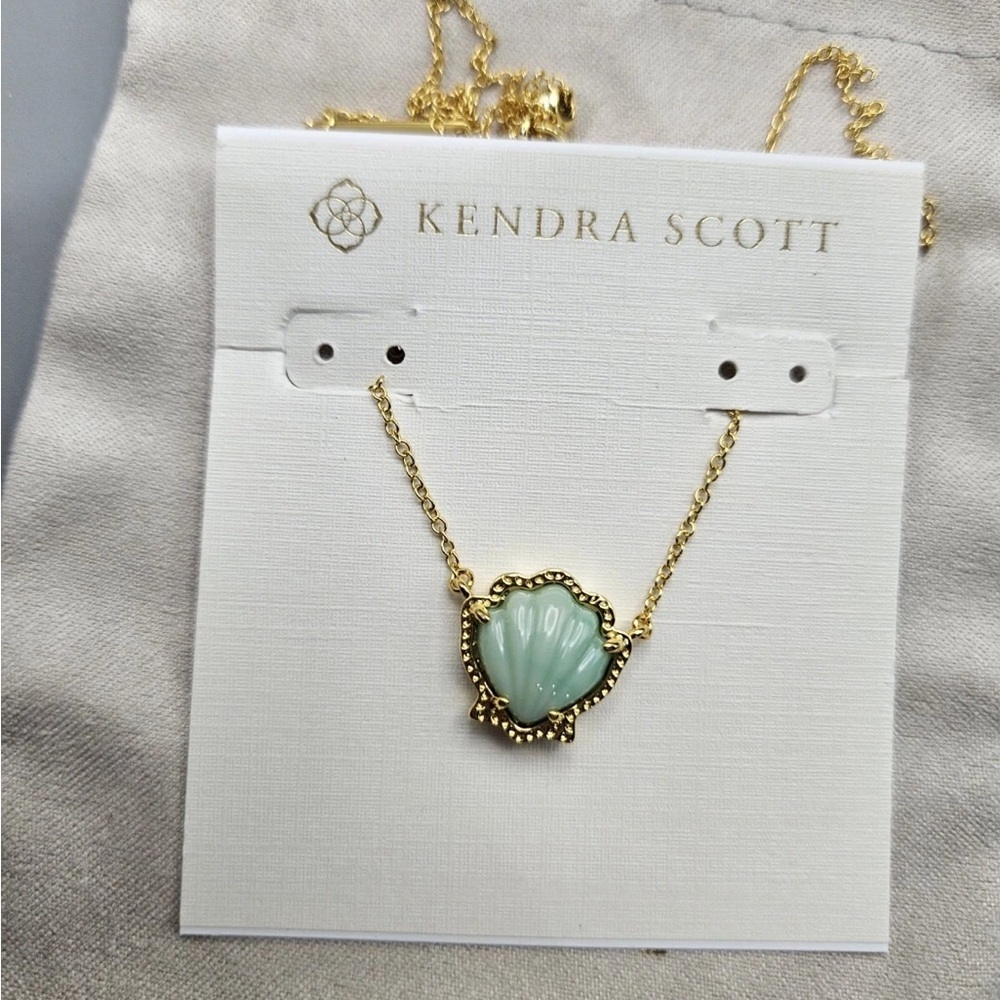 Kendra Scott Brynne Gold Shell Short Pendant Necklace in Sea Green Chrysocolla - Picture 6 of 10